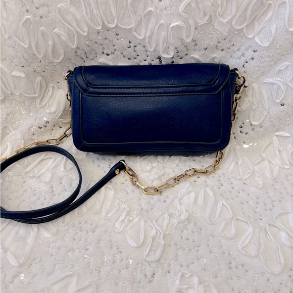 TORY BURCH Amanda Small Pebbled Leather Crossbody in Royal Navy and Gold - Picture 2 of 4